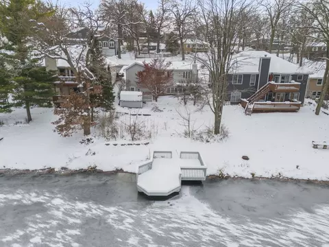 338 Hiawatha Dr, Lake In The Hills, IL 60156