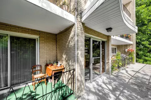 8604 W 95 Pl #102, Hickory Hills, IL 60457