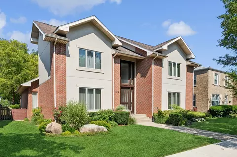 7842 E Prairie Rd, Skokie, IL 60076