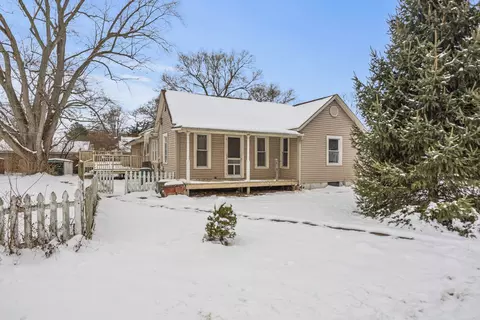 319 E Grant St, Monticello, IL 61856