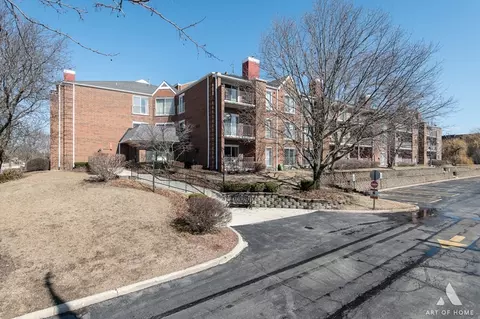 805 Leicester Rd #320, Elk Grove Village, IL 60007