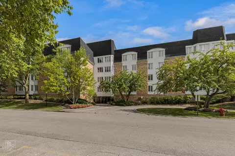 200 Lake Blvd #402, Buffalo Grove, IL 60089