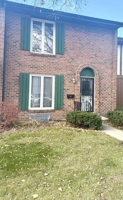 13 Pioneer Park Pl, Elgin, IL 60123