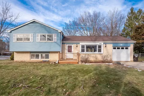 266 Dartmoor Dr, Crystal Lake, IL 60014
