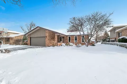 66 Timberline Dr, Lemont, IL 60439