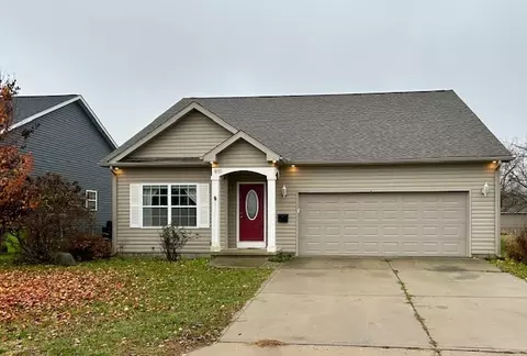 911 E Barker St, Tuscola, IL 61953