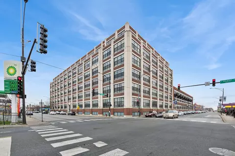 3963 W Belmont Ave #310, Chicago, IL 60618