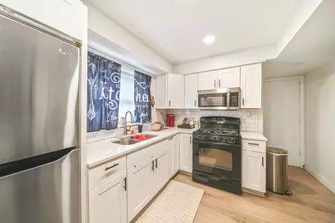 Kitchen - 7235 Park Ave, Summit, IL 60501 photo 3 of 3