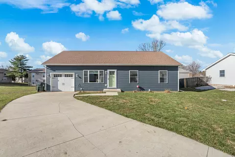 401 Tamula Dr, Mahomet, IL 61853