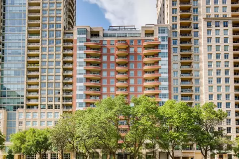270 E Pearson St #1402, Chicago, IL 60611
