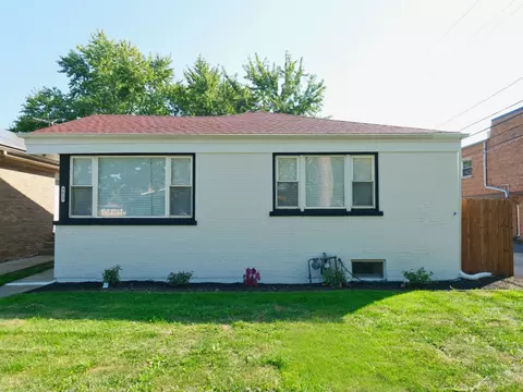 8415 Trumbull Ave, Skokie, IL 60076