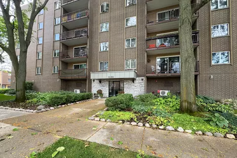 1365 Ashland Ave #302, Des Plaines, IL 60016