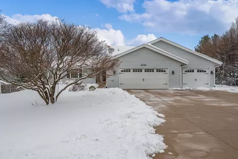 9336 Old Towne Ct, Roscoe, IL 61073