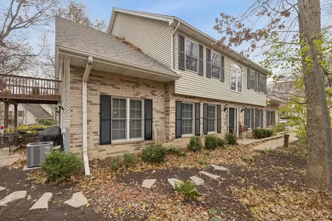1325 Laurel Oaks Dr, Streamwood, IL 60107