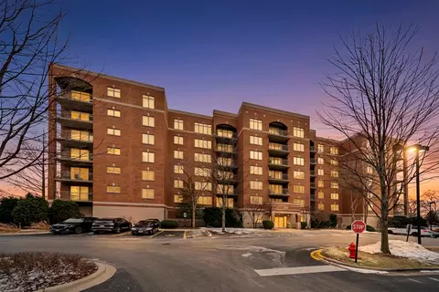 430 S Western Ave #601, Des Plaines, IL 60016