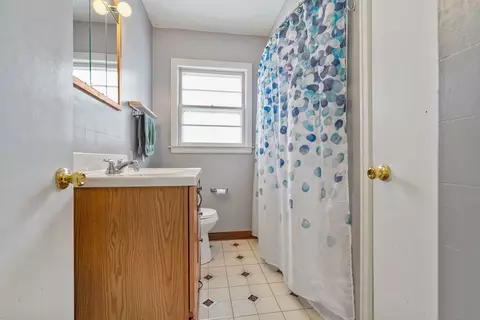 Bath - 819 Maple Ave, Minonk, IL 61760 photo 1 of 1