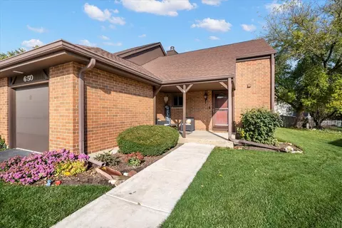 650 Cress Creek Ln, Crystal Lake, IL 60014