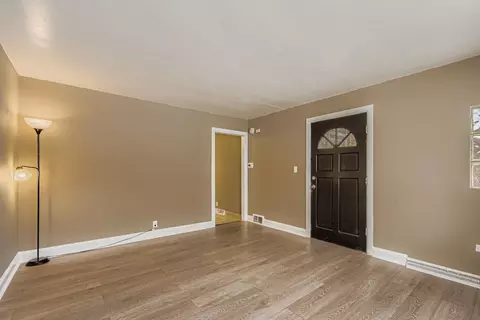 Living - 208 Blackstone St, Thornton, IL 60476 photo 6 of 6