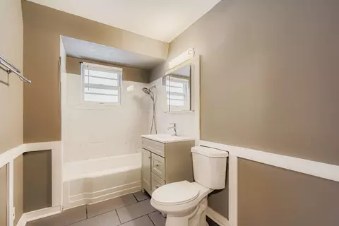 Bath - 208 Blackstone St, Thornton, IL 60476 photo 2 of 2