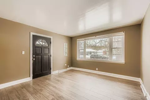 Living - 208 Blackstone St, Thornton, IL 60476 photo 5 of 6
