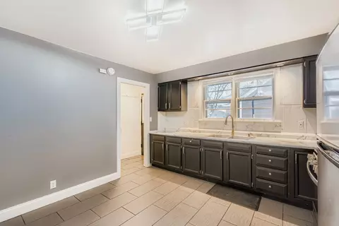 Kitchen - 208 Blackstone St, Thornton, IL 60476 photo 2 of 5