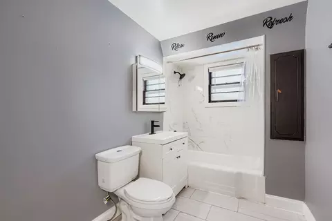 Bath - 208 Blackstone St, Thornton, IL 60476 photo 1 of 2