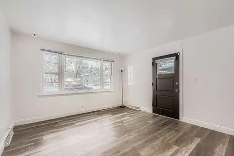 Living - 208 Blackstone St, Thornton, IL 60476 photo 2 of 6