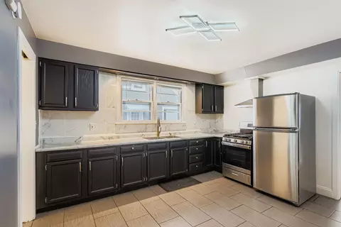 Kitchen - 208 Blackstone St, Thornton, IL 60476 photo 1 of 5