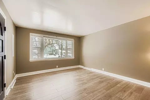 Living - 208 Blackstone St, Thornton, IL 60476 photo 4 of 6