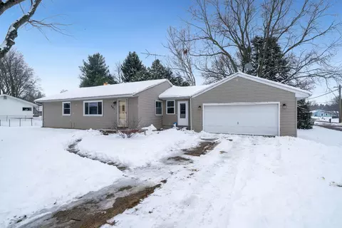 301 Barbara St, Mount Morris, IL 61054