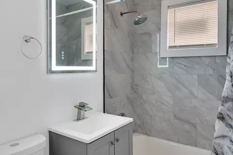 Bath - 1011 W 103rd Pl, Chicago, IL 60643 photo 1 of 2