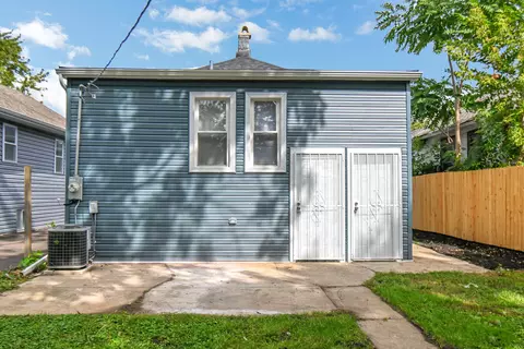 Exterior - 1011 W 103rd Pl, Chicago, IL 60643 photo 2 of 4