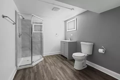 Bath - 1011 W 103rd Pl, Chicago, IL 60643 photo 2 of 2