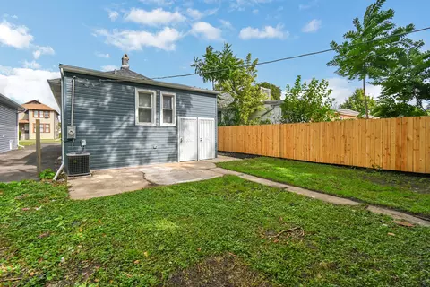 Exterior - 1011 W 103rd Pl, Chicago, IL 60643 photo 3 of 4
