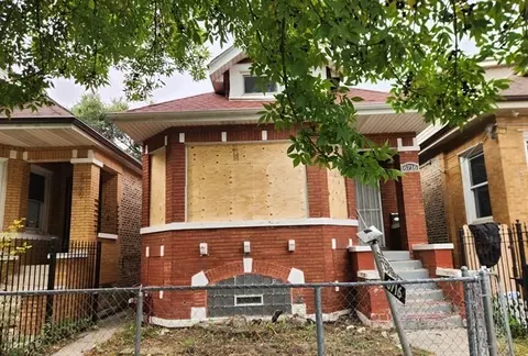 6716 S Bell Ave, Chicago, IL 60636
