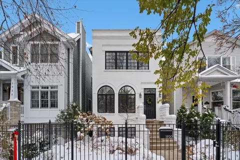 1920 W George St, Chicago, IL 60657