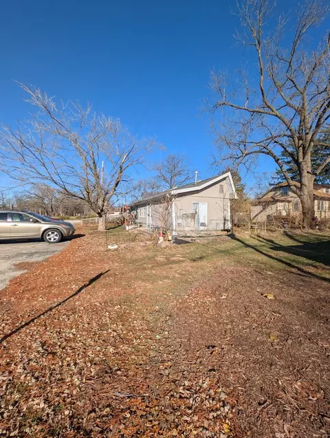 Exterior - 1824 Cobb Blvd, Kankakee, IL 60901 photo 2 of 7