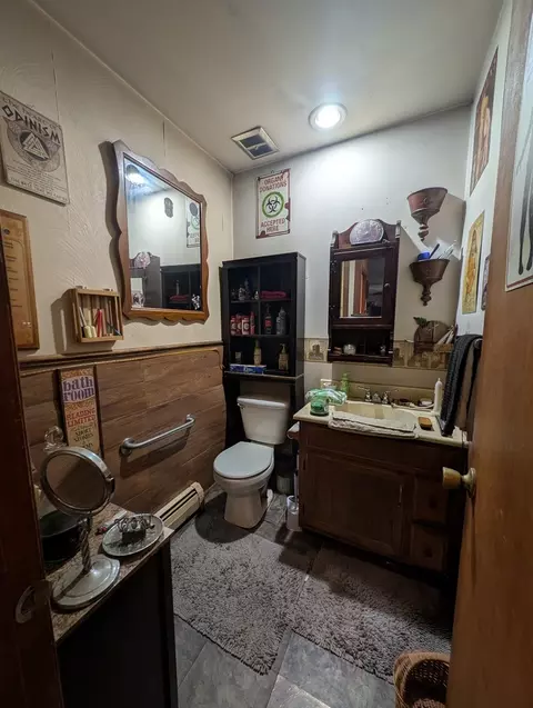 Bath - 1824 Cobb Blvd, Kankakee, IL 60901 photo 3 of 4
