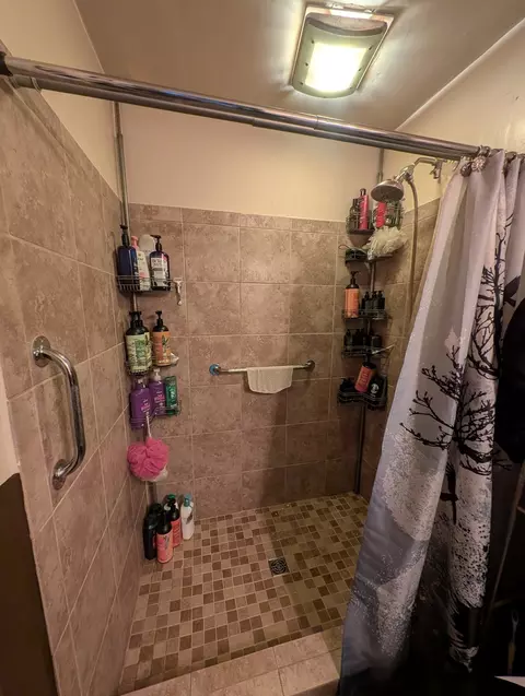 Bath - 1824 Cobb Blvd, Kankakee, IL 60901 photo 2 of 4