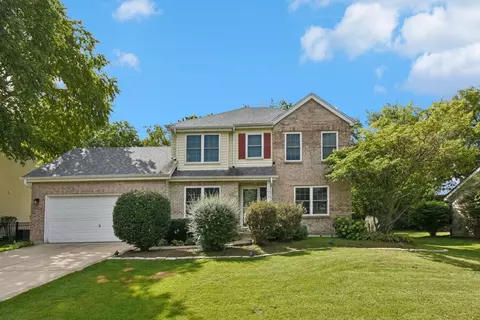 616 Pinehurst Dr, North Aurora, IL 60542