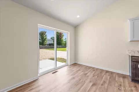 715 Apple Valley Rd, Harvard, IL 60033 photo 9
