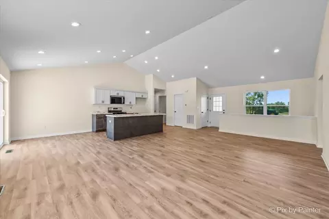 715 Apple Valley Rd, Harvard, IL 60033 photo 11