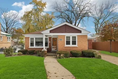 9219 S Spaulding Ave, Evergreen Park, IL 60805