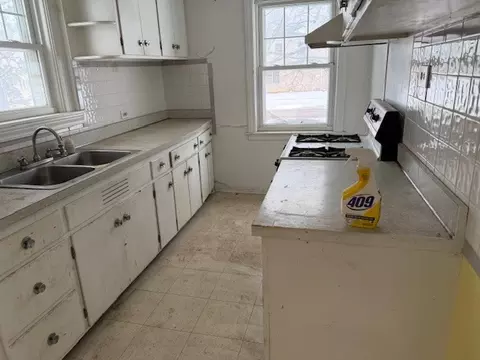 2500 Maple St, Des Plaines, IL 60018 photo 4