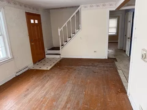 2500 Maple St, Des Plaines, IL 60018 photo 2