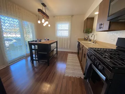 1106 S Robert Dr, Mount Prospect, IL 60056 photo 3