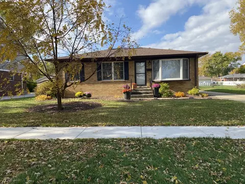 1106 S Robert Dr, Mount Prospect, IL 60056