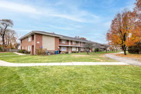 1119 E Algonquin Rd #11, Arlington Heights, IL 60005
