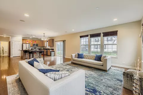 2224 Amelia Ln, Hoffman Estates, IL 60192 photo 13