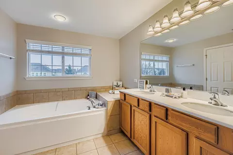 2224 Amelia Ln, Hoffman Estates, IL 60192 photo 17